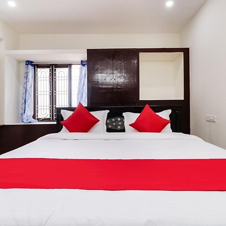 Oyo Victory Grand Hotel Tadepalle Екстериор снимка