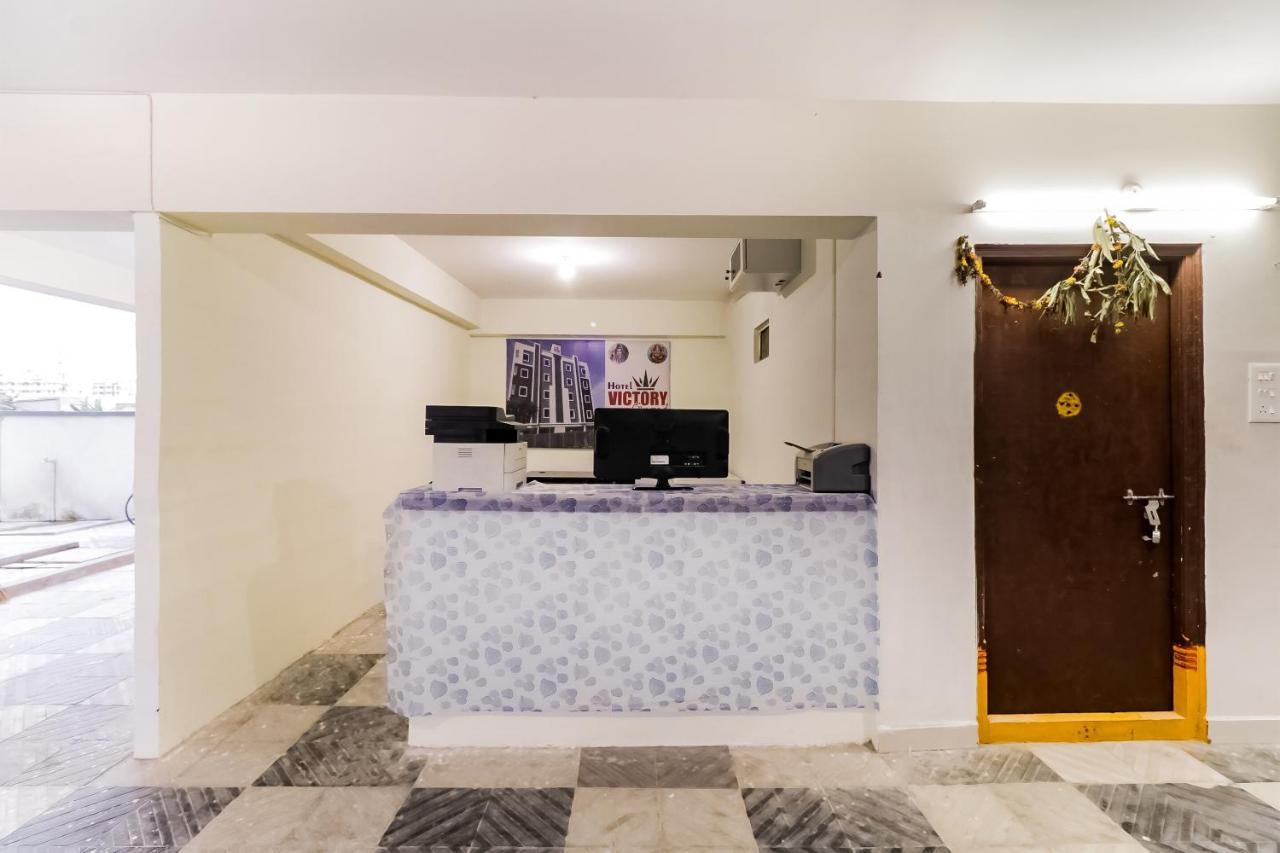 Oyo Victory Grand Hotel Tadepalle Екстериор снимка