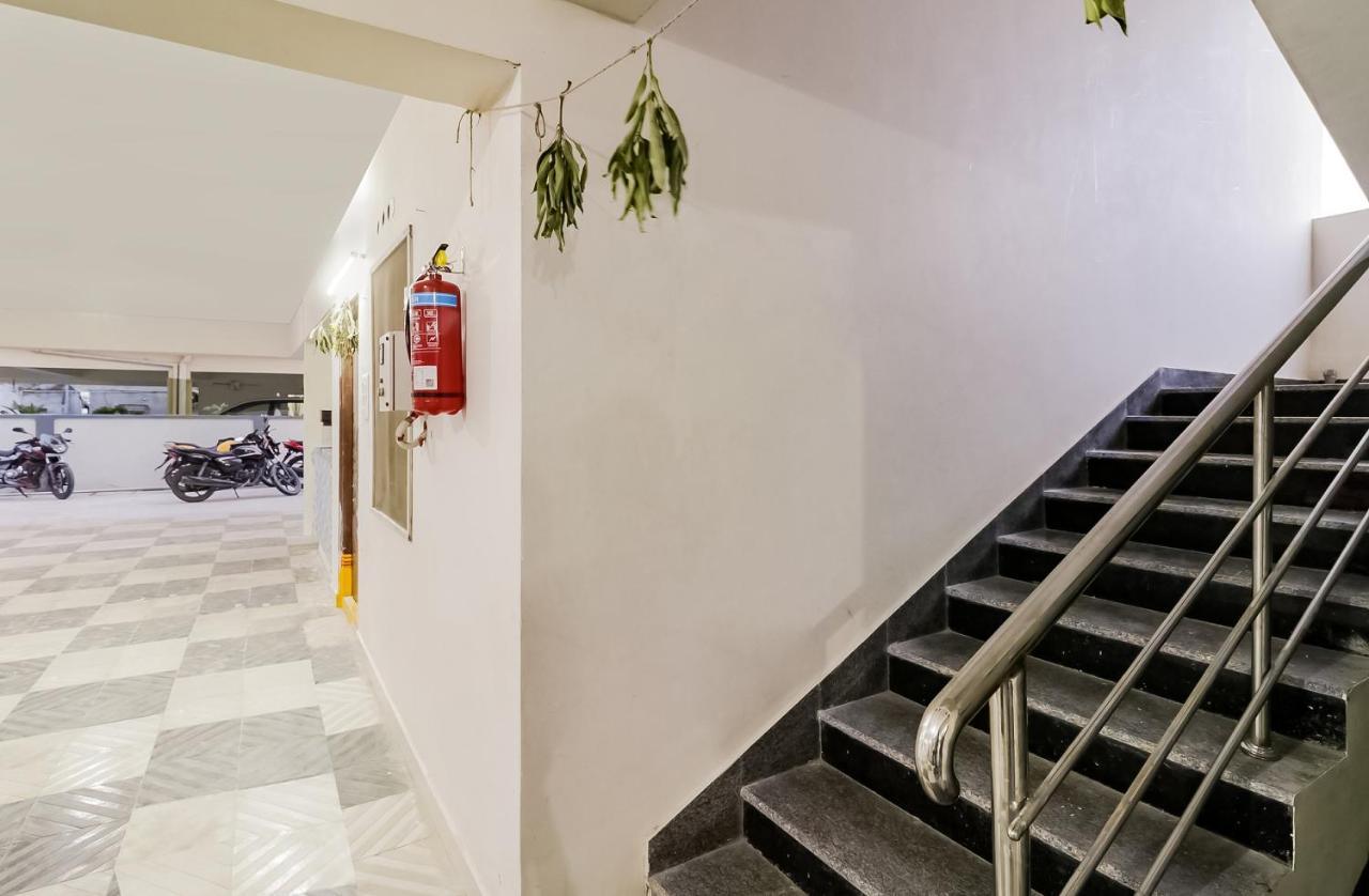 Oyo Victory Grand Hotel Tadepalle Екстериор снимка