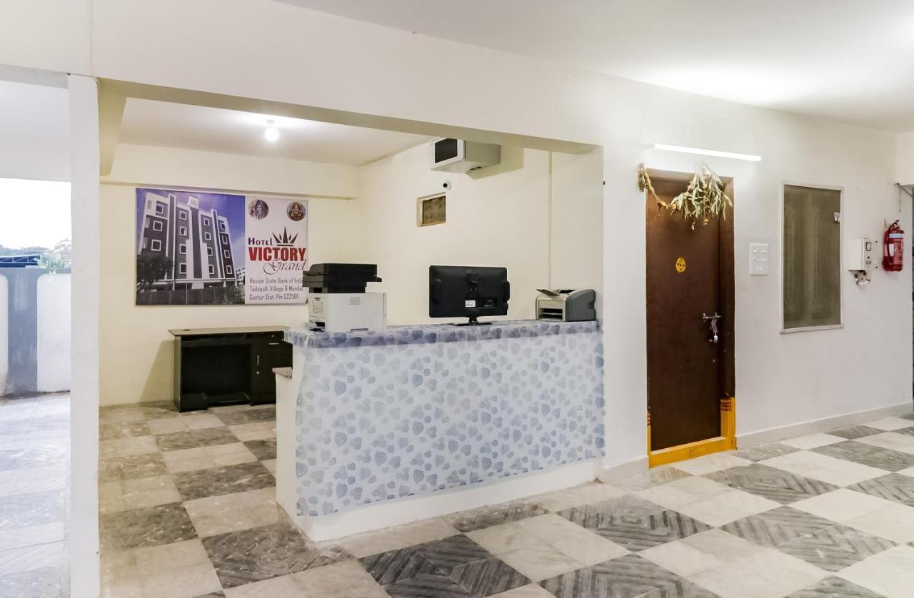 Oyo Victory Grand Hotel Tadepalle Екстериор снимка