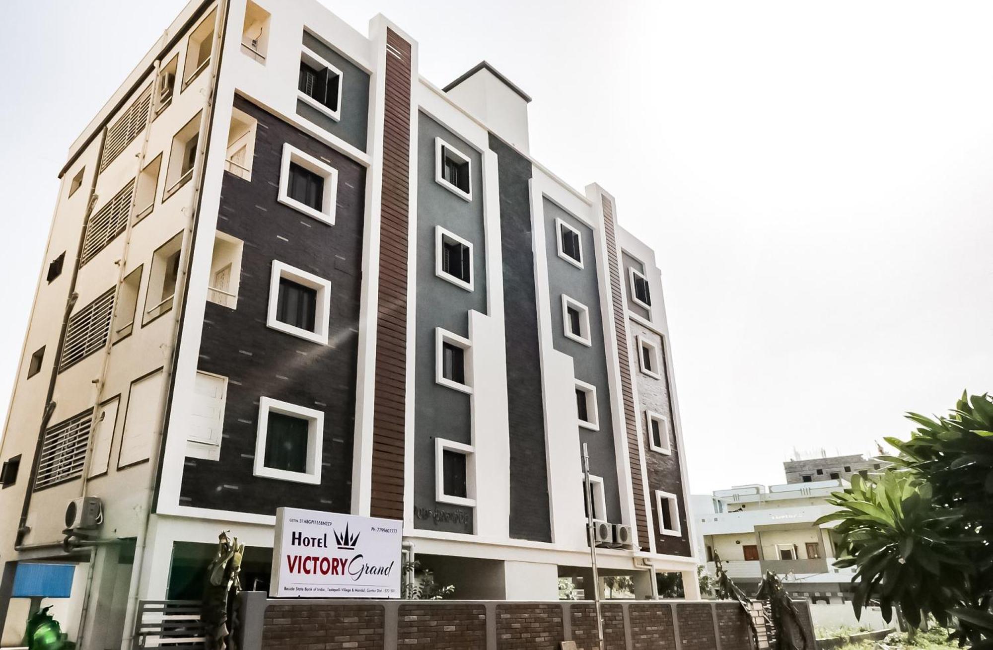 Oyo Victory Grand Hotel Tadepalle Екстериор снимка