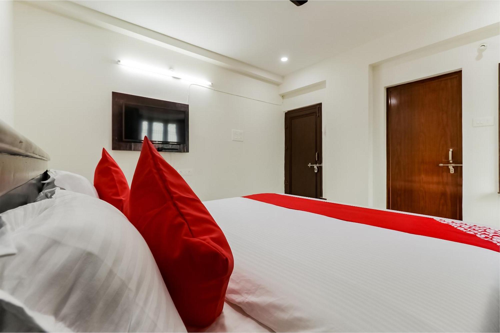 Oyo Victory Grand Hotel Tadepalle Екстериор снимка